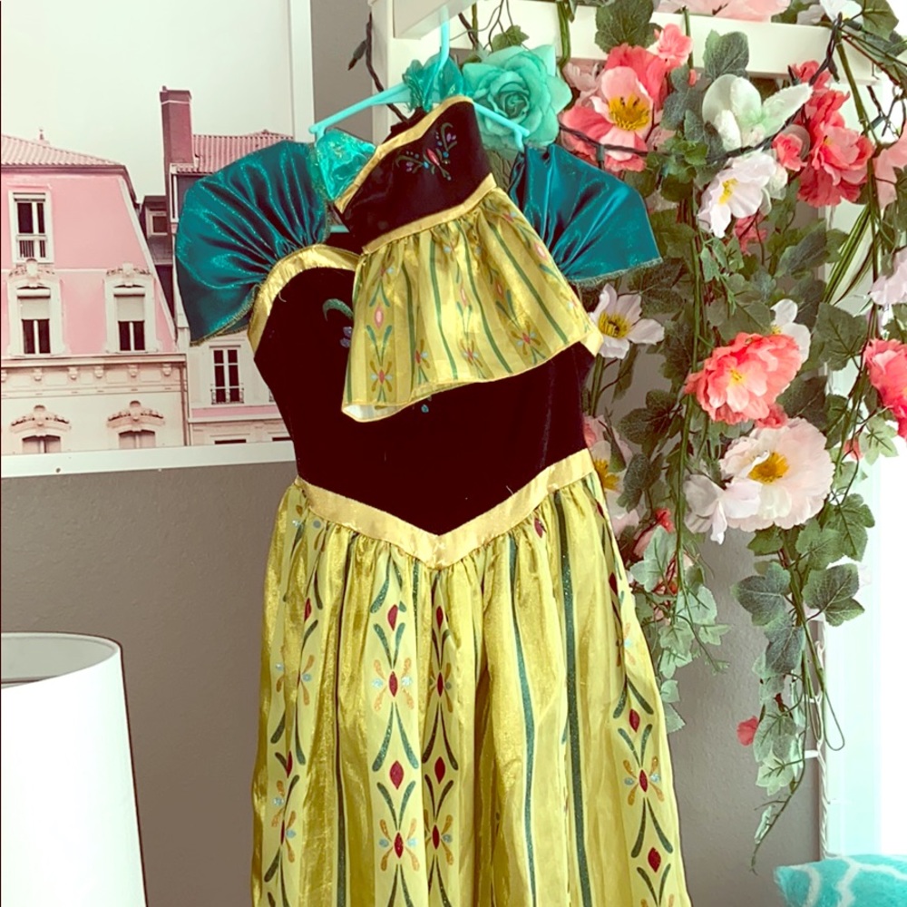 Cute little girls Anna dress with matching dollset